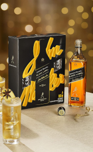 WHISKY JOHNNIE WALKER BLACK 0,7L + 2 SZKLANKI