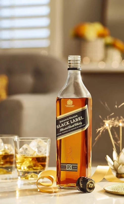 WHISKY JOHNNIE WALKER BLACK 0,7L + 2 SZKLANKI