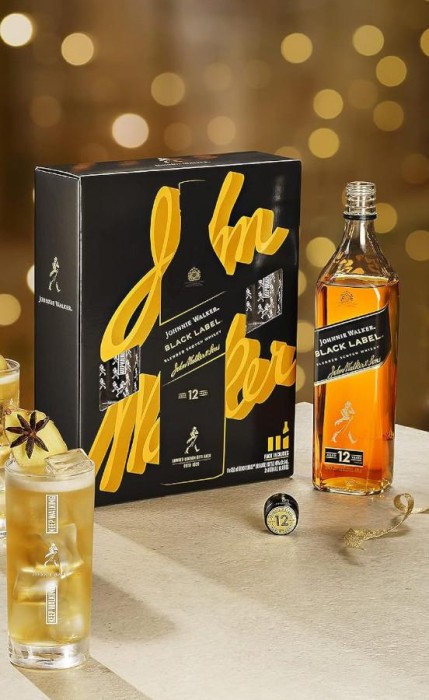 WHISKY JOHNNIE WALKER BLACK 0,7L + 2 SZKLANKI