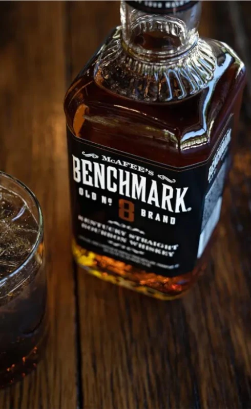 BOURBON BENCHMARK OLD 8 BRAND 0,7L 40%