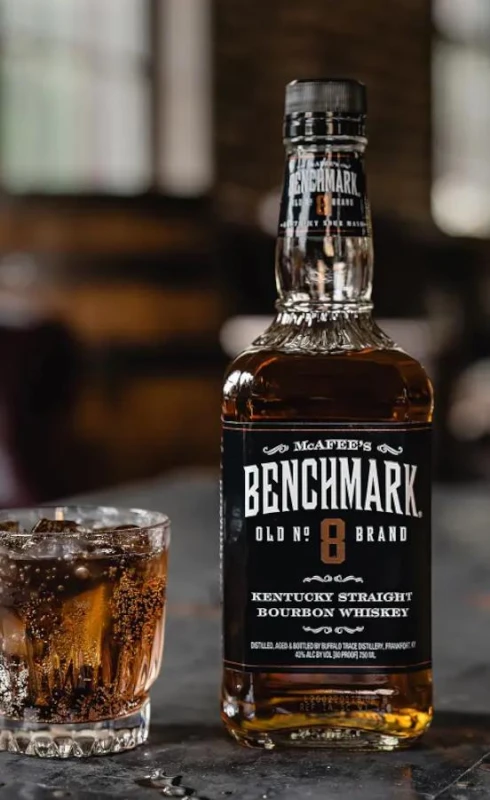 BOURBON BENCHMARK OLD 8 BRAND 0,7L 40%