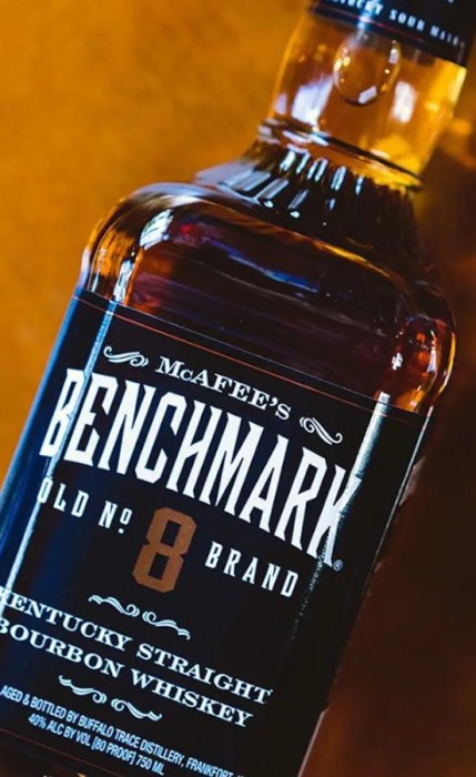 BOURBON BENCHMARK OLD 8 BRAND 0,7L 40%