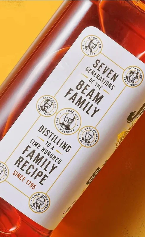 Butelka amerykańskiego borubonu Jim Beam, o pojemności 700ml i objętości alkoholu 40%