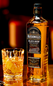 alkohol na prezent - whiskey Bushmills 0,7L w zestawie prezentowym z dwiema szklankami