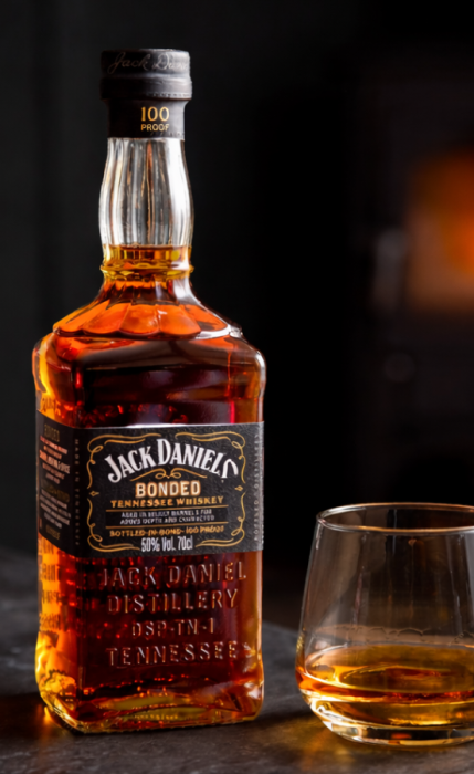 Poznaj pazur Jack Daniel's Bonded zanurz się w bogactwie smaku prawdziwej TENNESSEE WHISKEY