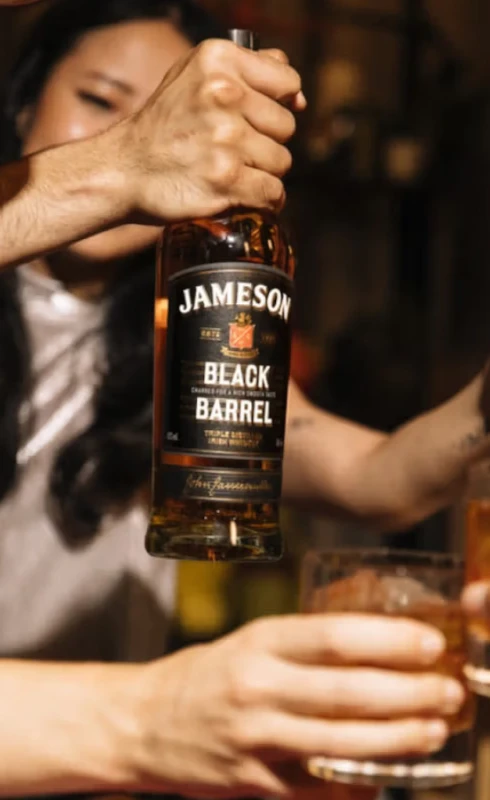 Jameson_Black_Barrel_700ml_zestaw_ze_szklankami