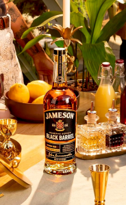 Jameson_Black_Barrel_700ml_zestaw_ze_szklankami