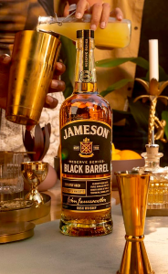 Jameson_Black_Barrel_700ml_zestaw_ze_szklankami