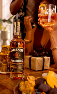 Jameson_Black_Barrel_700ml_zestaw_ze_szklankami