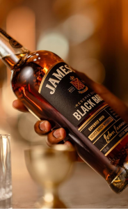 Jameson_Black_Barrel_700ml_zestaw_ze_szklankami