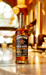 Jameson_Black_Barrel_700ml_zestaw_ze_szklankami