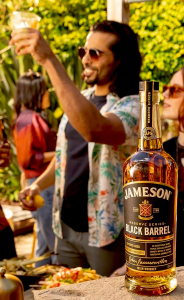 Jameson_Black_Barrel_700ml_zestaw_ze_szklankami