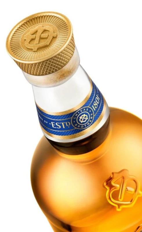 WHISKY_SZKOCKIE_BLENDED_CHIVAS_18YO_GOLD_SIGNATURE_07L